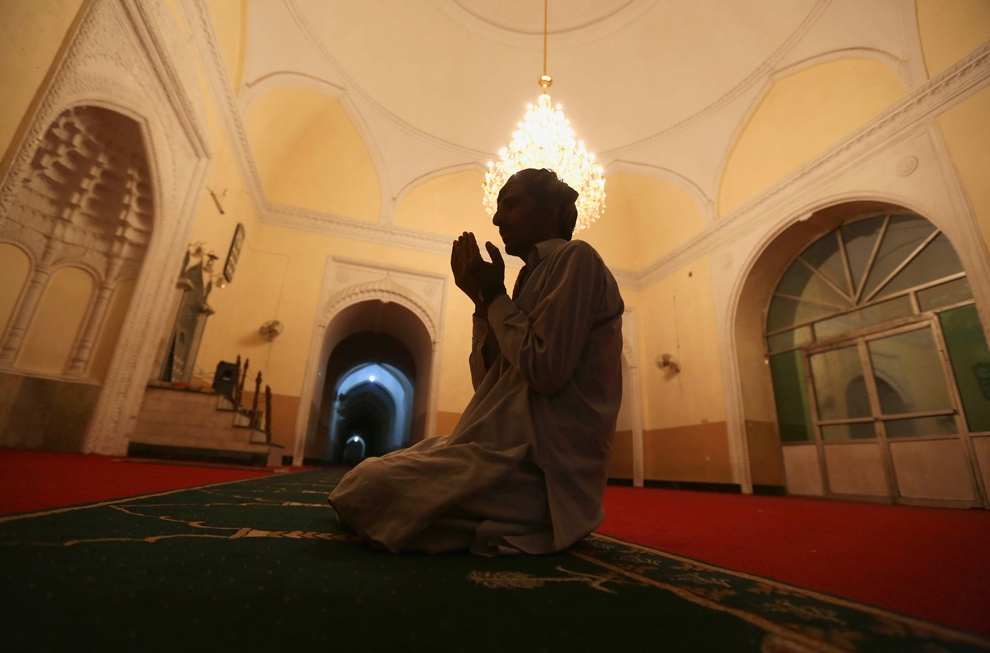 ما حكم تخصيص أيام معينة لقيام الليل جماعة؟.. الإفتاء تجيب