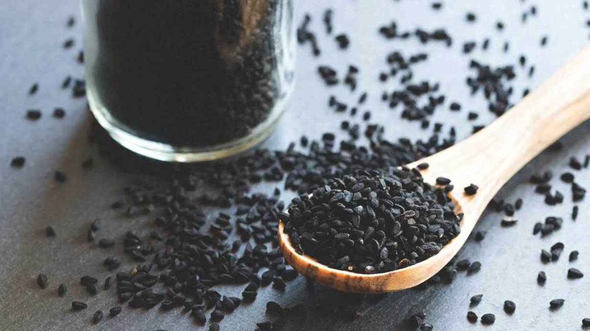 ثلاث بذور شائعة تحسن صحة الأمعاء.. احرص على تناولها