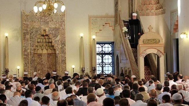 هل التسبيح أثناء خطبة الجمعة يبطل الصلاة.. عطية لاشين يجيب