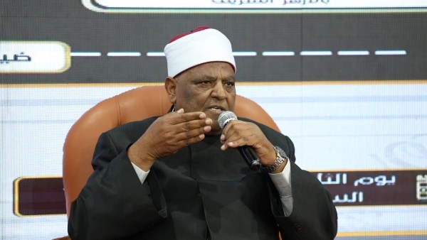عباس شومان: المقاطع المتداولة في حفل العجوز المتصابي «سفالة» لا تناسب مجتمعنا