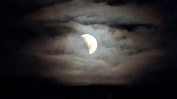 الخميس.. قمر شهر المحرم يضيء السماء في مشهد بديع مع اكتماله بدرا