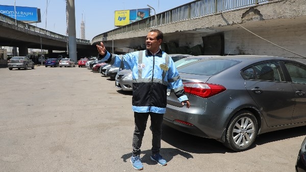 محافظ القاهرة: 10 جنيهات أعلى قيمة لساعة الانتظار بشوارع العاصمة