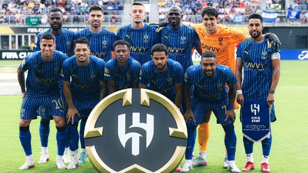 مكافأة خاصة للاعبي الهلال السعودي بعد الفوز التاريخي على مانشستر سيتي