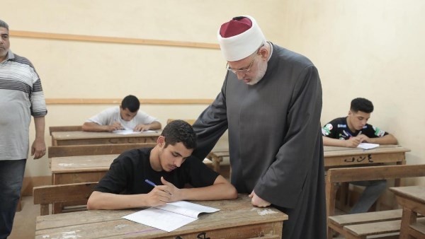وكيل الأزهر يتفقد لجان الشهادة الثانوية بقليوب ويشيد بالتزام وانضباط اللجان