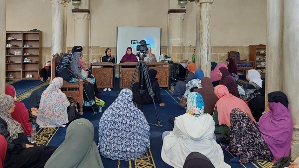 ملتقى المرأة بالجامع الأزهر يناقش بدائل العمرة وأولويات البر المجتمعي