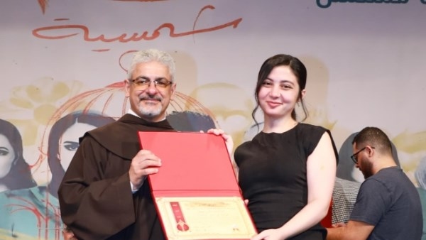 تكريم فاتن سعيد في المركز الكاثوليكي المصري للسينما عن مسلسل «لام شمسية»