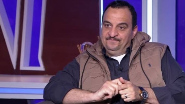 هشام إسماعيل يصل مسجد الحامدية الشاذلية لاستقبال العزاء في والدته