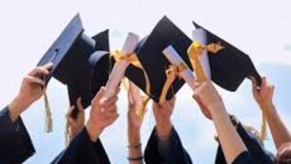 تهنئة بالنجاح في الثانوية العامة 2025 .. بارك لأحبابك وشاركهم الفرحة
