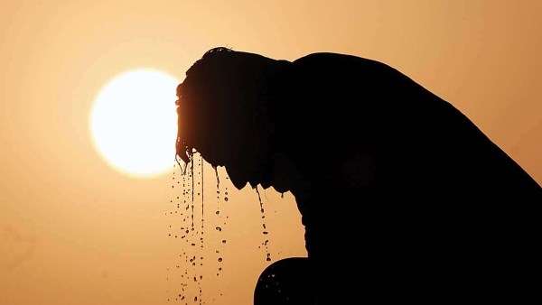 هل العمل في الحر الشديد له ثواب يختلف عن الأيام العادية؟.. الأزهر يوضح