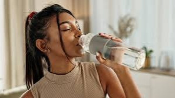زجاجات المياه البلاستيكية تضعف عظامك.. دراسة تكشف تأثيرا خطيرا لمادة BPA
