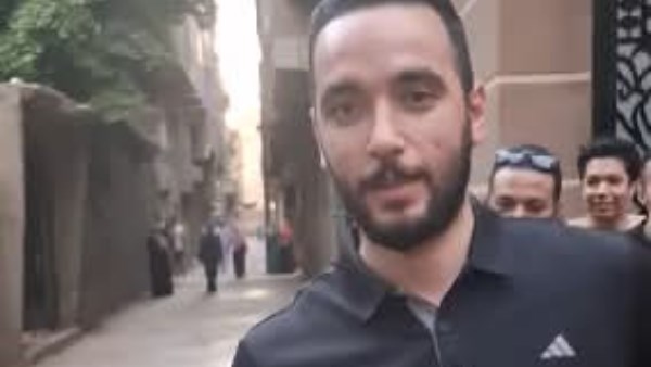 الأهالي يوزّعون الشربات في إخلاء سبيل الأب المتهم في الاتجار بـ بائع العسلية بالمحلة