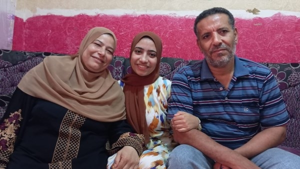 أولى الجمهورية بالثانوية الصناعية بكفر الشيخ: دعم أسرتي سر تفوقي .. صور