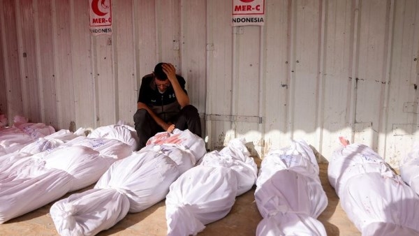 48 شهيدًا بالقطاع منذ فجر اليوم.. قصف إسرائيلي لمدرسة تأوي نازحين بغزة