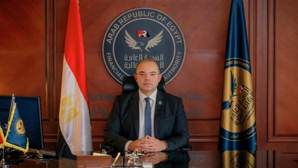 بعد رفع قيمة وثيقة تأمين المصريين بالخارج.. رئيس النادي المصري بفرنسا: الدولة تقف مع أولاد البلد وقت الشدة