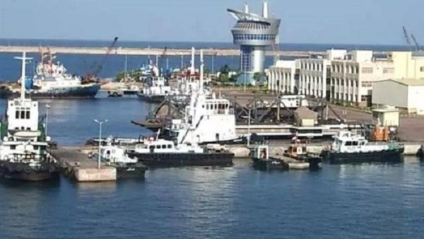 تداول 25 سفينة حاويات وبضائع عامة بميناء دمياط