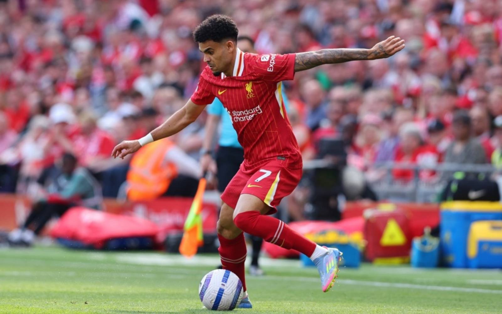 Bayern agree deal to sign Liverpool winger Diaz