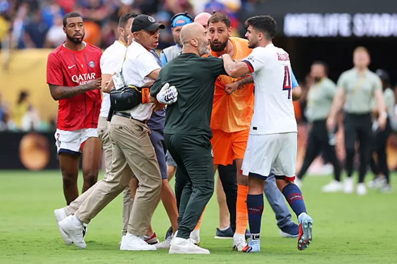 مشادات بين لاعبي تشيلسي وباريس سان جيرمان في نهائي كأس العالم للأندية (صور)