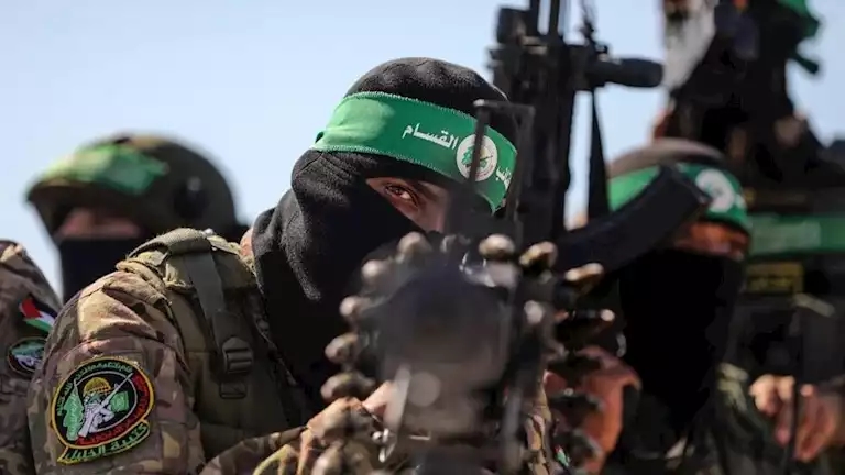 حماس: نرفض الادّعاءات الأمريكية بإلقائنا قنابل على "غزة الإنسانية"