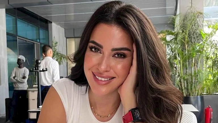ميرنا نور الدين على البحر.. والجمهور: أحلى من جورجينا وهيفا
