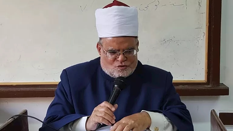 هل يجوز المسح على الطاقية أو العمامة عند الوضوء؟.. عالم أزهري يوضح