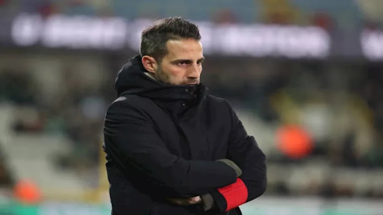"طموح الشباب".. من هو يانيك فيريرا المدرب المحتمل للزمالك؟
