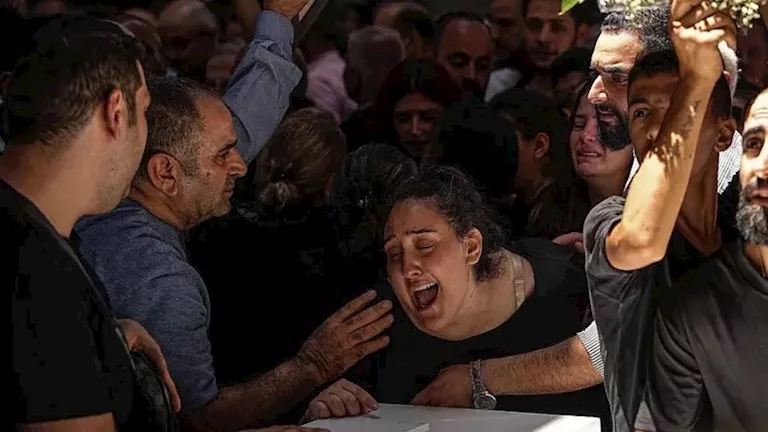 "لم نعد آمنين هنا".. مسيحيو سوريا يخشون على مستقبلهم بعد تفجير كنيسة مار إلياس