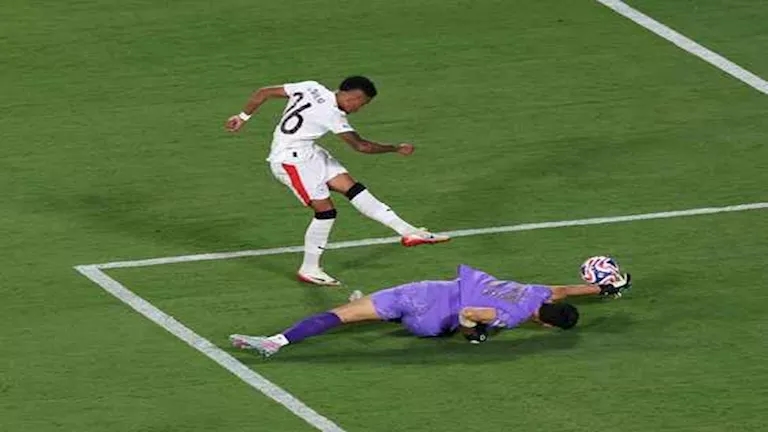 5 صور ترصد تصديات ياسين بونو التاريخية أمام مانشستر سيتي في كأس العالم للأندية 2025