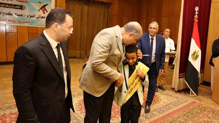 محافظ المنيا يكرم 79 من حفظة القرآن الكريم