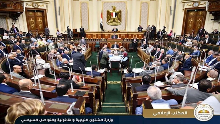 300 فرصة عمل.. إشادة برلمانية بافتتاح مصنعَين لإنتاج الزجاج والثلاجات