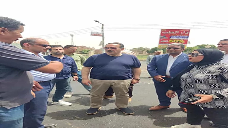 محافظ أسيوط يتفقد مشروعات رصف وتطوير الطرق بمدينة أبنوب -صور