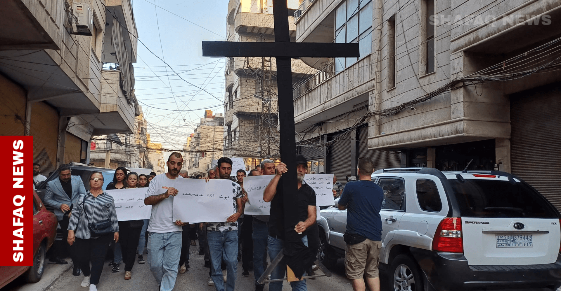 "الصليب لن ينكسر".. مسيحيو القامشلي يردّون على مجزرة مار إلياس