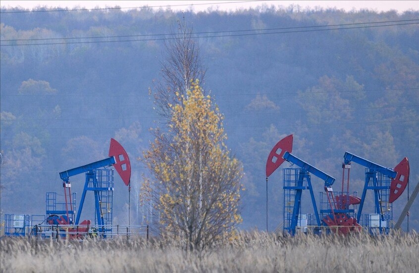 Global factors keep oil prices range-bound