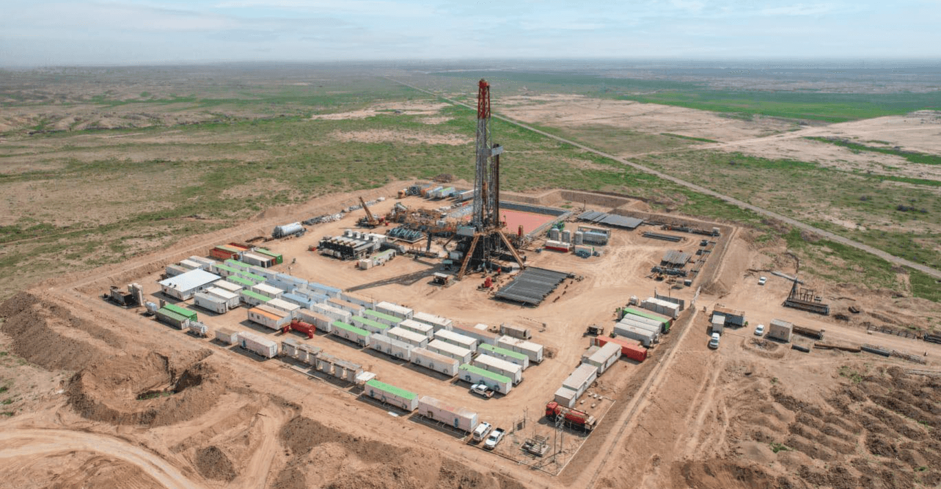 Oil climbs on Trump hint at Russia sanctions