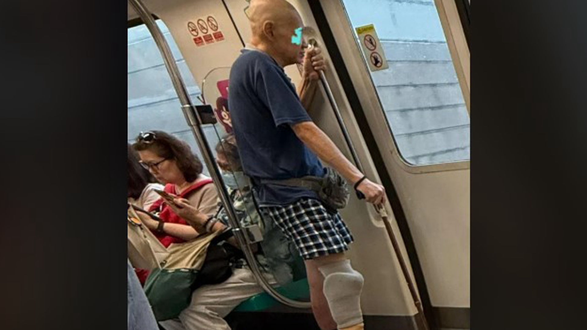 Commuter upset after seeing an elderly man with a prosthetic standing on crowded MRT
