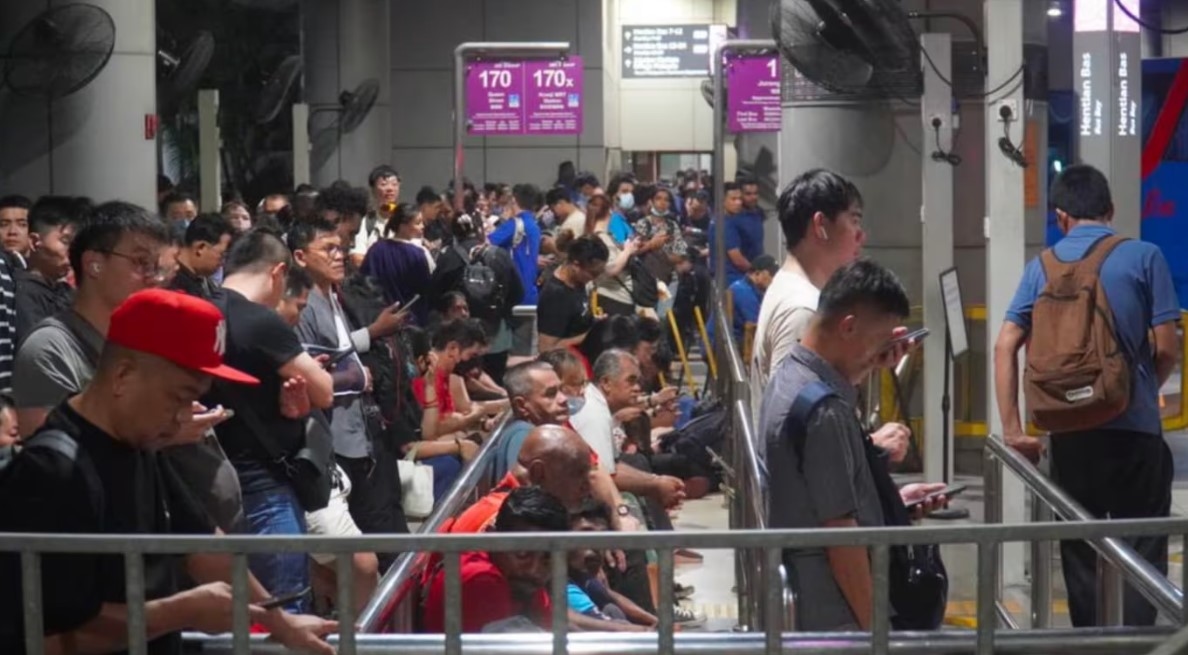 Thousands of cross-border commuters left stranded as Johor bus drivers strike