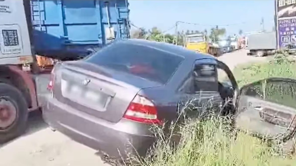 11-year-old boy drove car 2 km away and crashed into ditch while mother was using the toilet