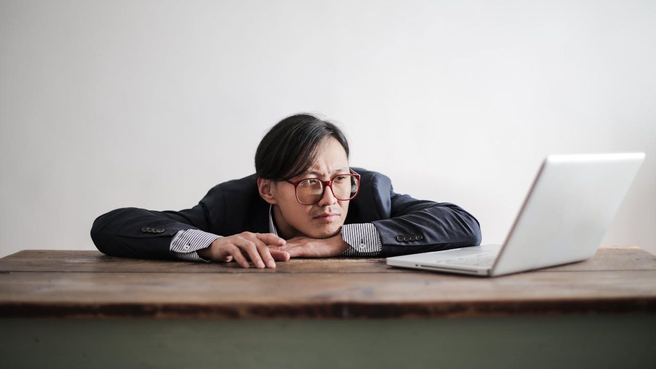 'No career, no friends, no way out: Is the government sector a dead end?'