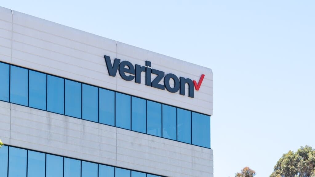 Churn Concerns Weigh On Verizon's Wireless Outlook Despite Financial Gains