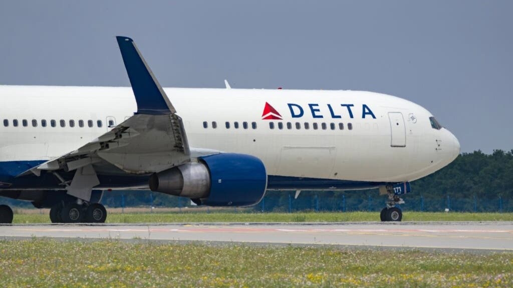 How To Earn $500 A Month From Delta Air Lines Stock Ahead Of Q2 Earnings