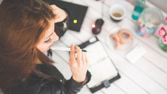 'I'm Not Sure Where to Go From Here': 27-Year-Old Asks Reddit If Moving Back Home Is Her Only Option