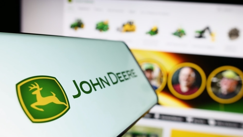 Deere's Resilience Shines Through Tariffs, Analysts Raise Price Forecasts