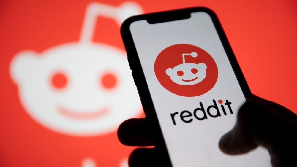 A HENRY Redditor Asks If She Should Take A Job With Higher Pay Or A Better Title: 'Is This A No Brainer?'