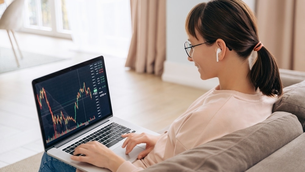 A Dave Ramsey Caller Has $125K Saved And Earns $150K Annually. But She's Being Told She Shouldn't Buy A Home Without A Man