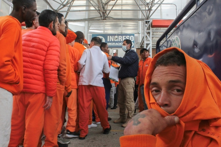 Ecuador deports more than 800 Colombian inmates as Bogota cries foul