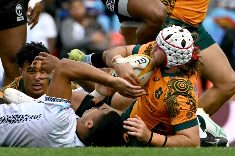 Last-gasp try saves 'massively relieved' Australia against Fiji
