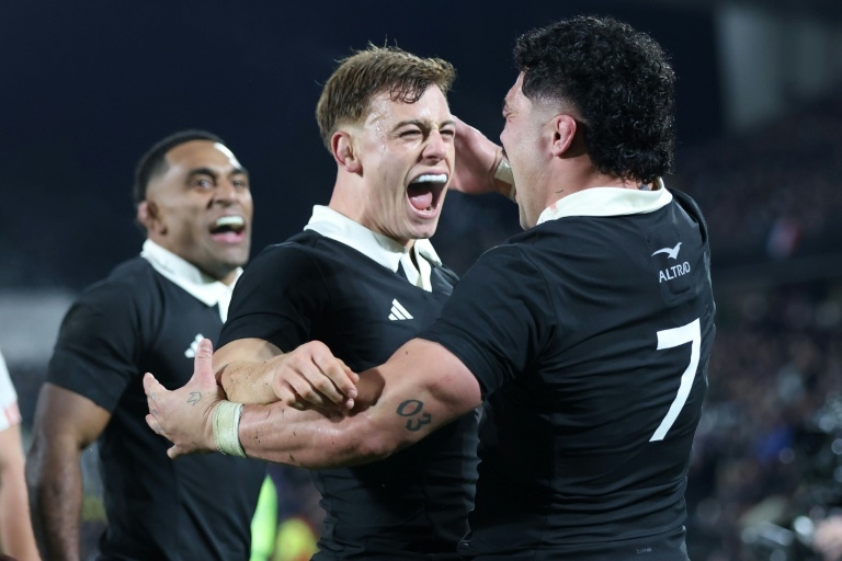 Robertson relieved as All Blacks survive fierce France challenge