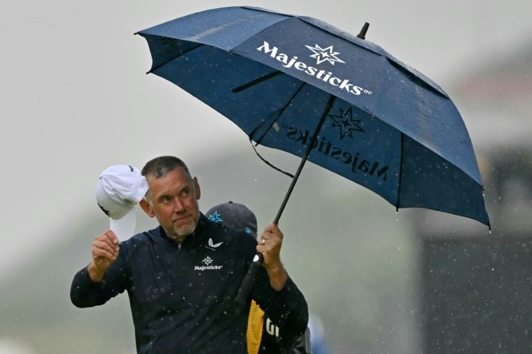 Westwood rolls back years on British Open return