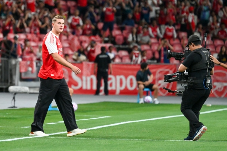 Late Odegaard penalty gives Arsenal 3-2 win over Newcastle
