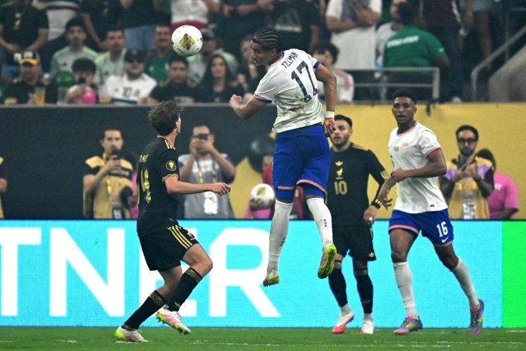 American midfielder Tillman joins Leverkusen from PSV