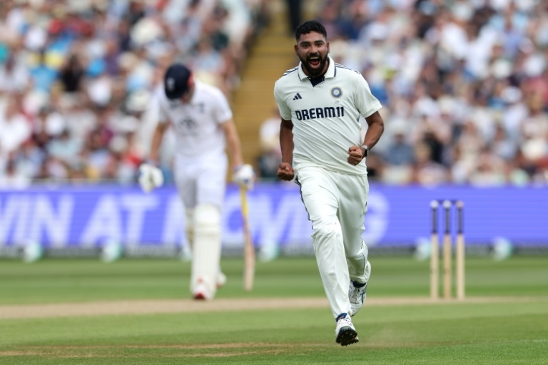 Siraj's double strike leaves England reeling in second Test